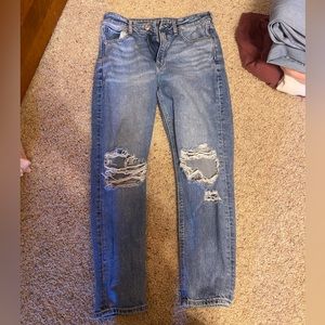Women’s American Eagle mom jeans, size 6